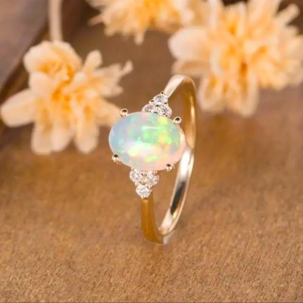 Vintage Oval Opal Gold Ring
